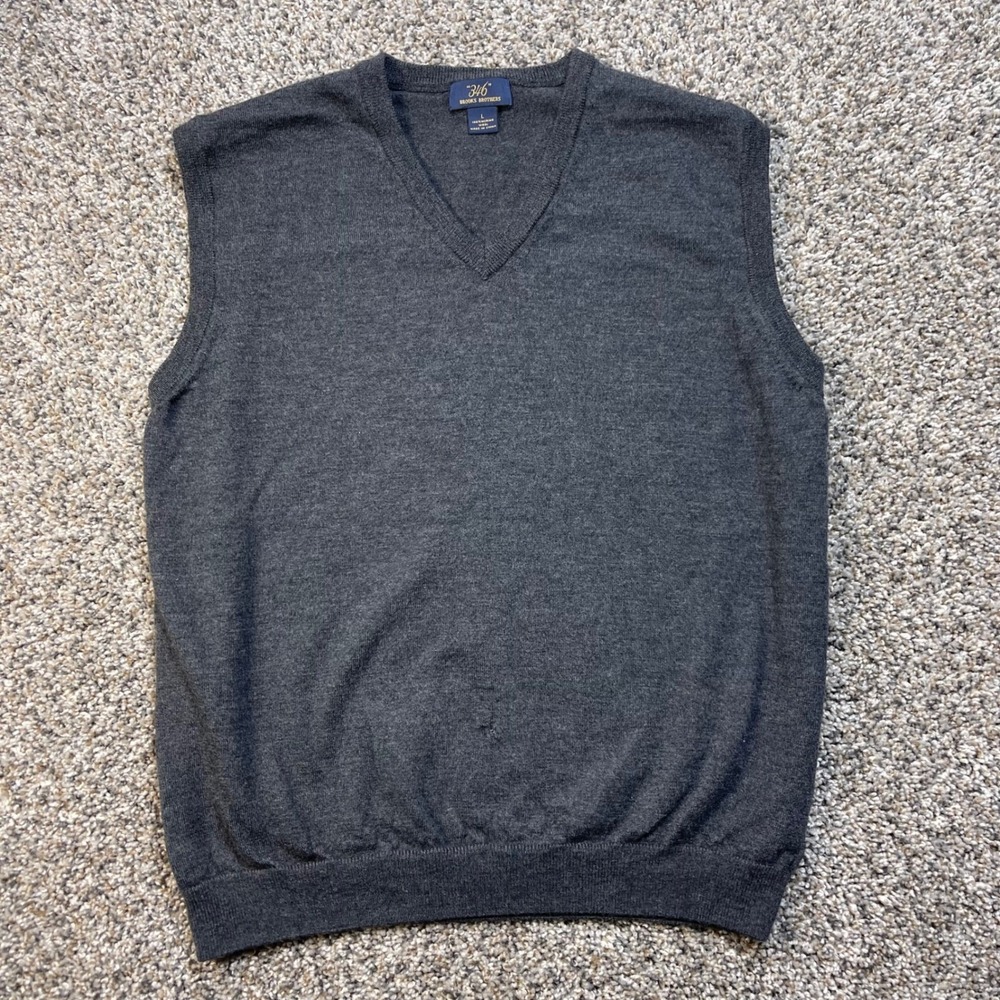 Brooks Brothers 346 Men's L Charcoal Gray 100% Merino Wool V-Neck Sweater Vest L